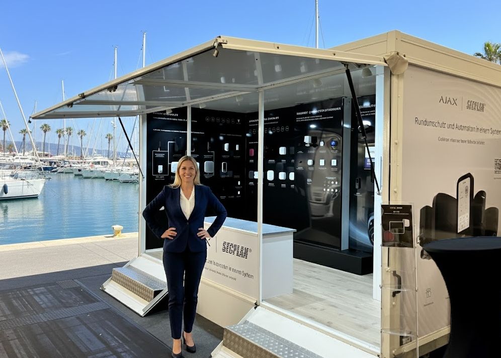 AJAX SECPLAN Show-Anhänger Miete